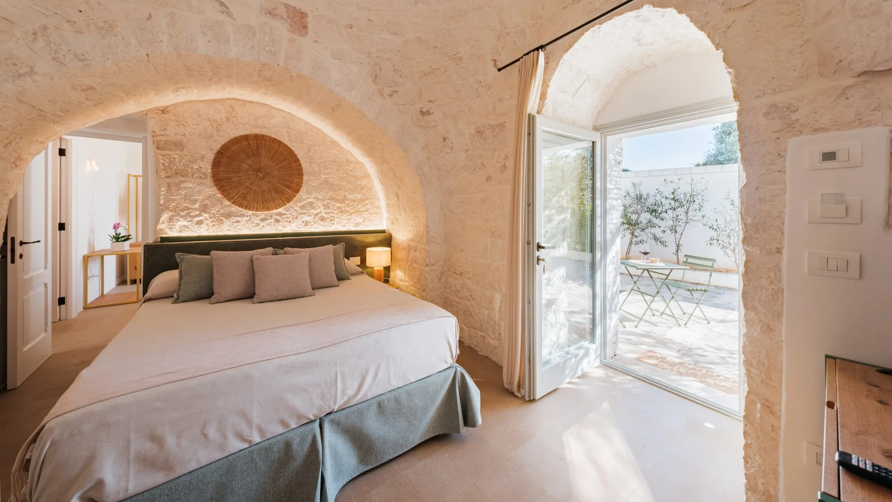 OPUNTIA TRULLI E LAMIE 10 - Puglia