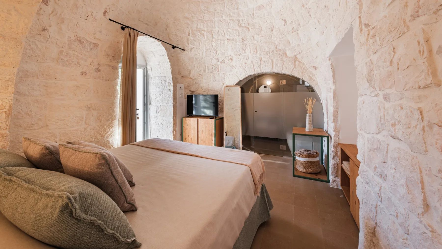 OPUNTIA TRULLI E LAMIE 10 - Puglia