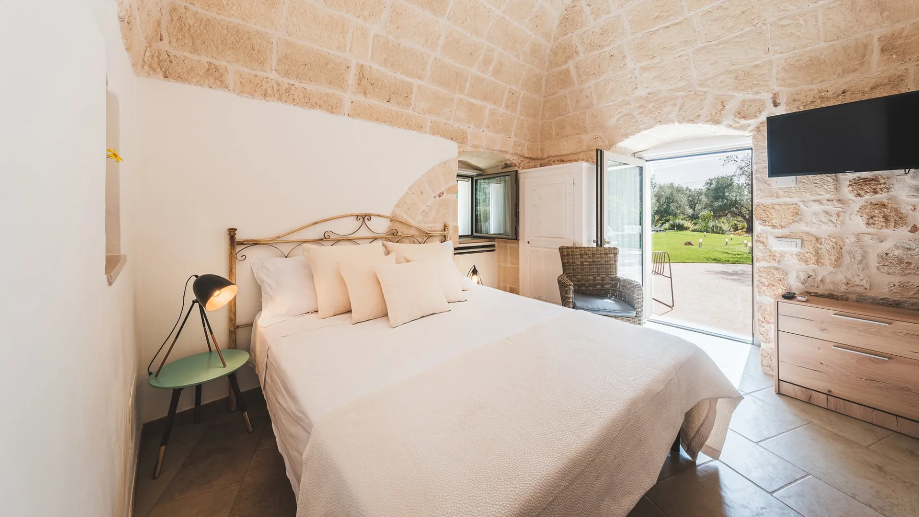 TRULLI BIANCAPETRA 8+2 - Puglia