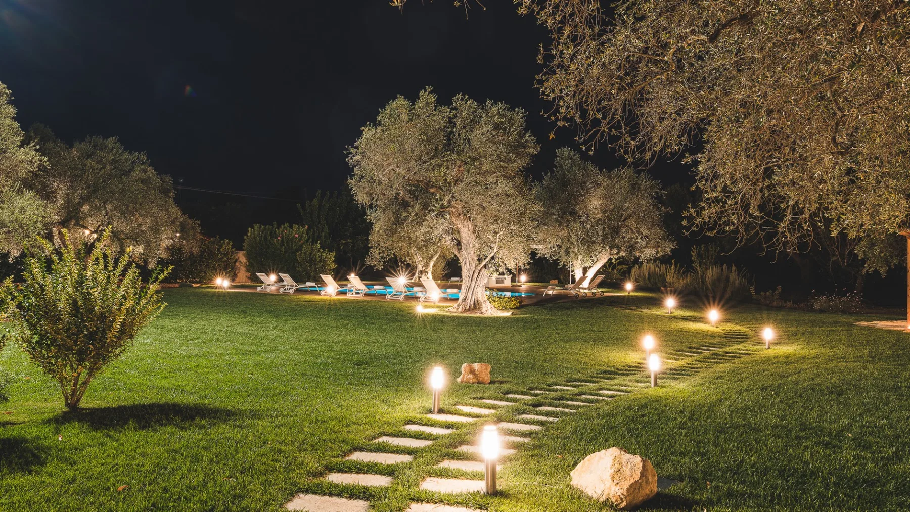 TRULLI BIANCAPETRA 8+2 - Puglia