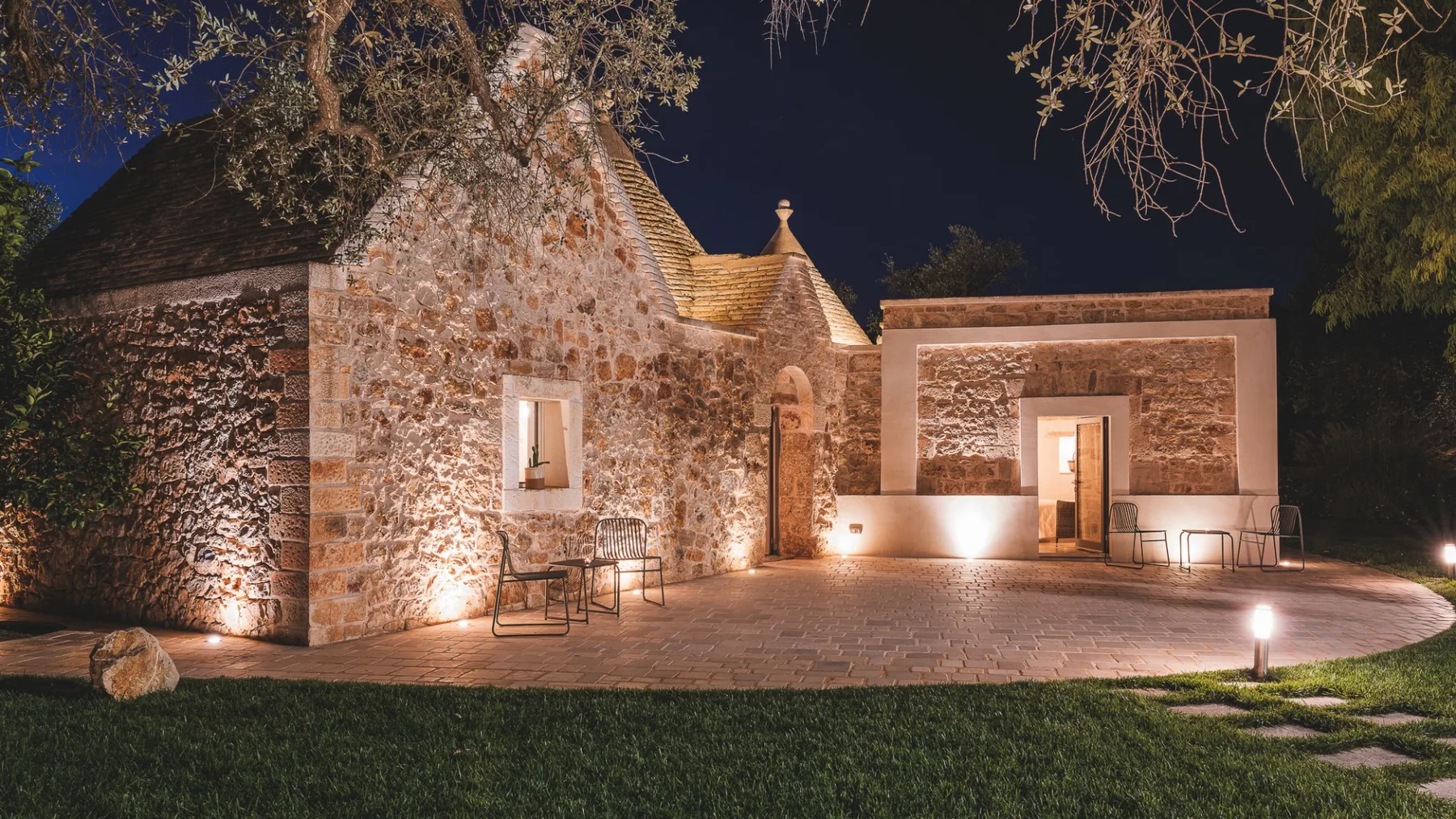 TRULLI BIANCAPETRA 8+2 - Puglia