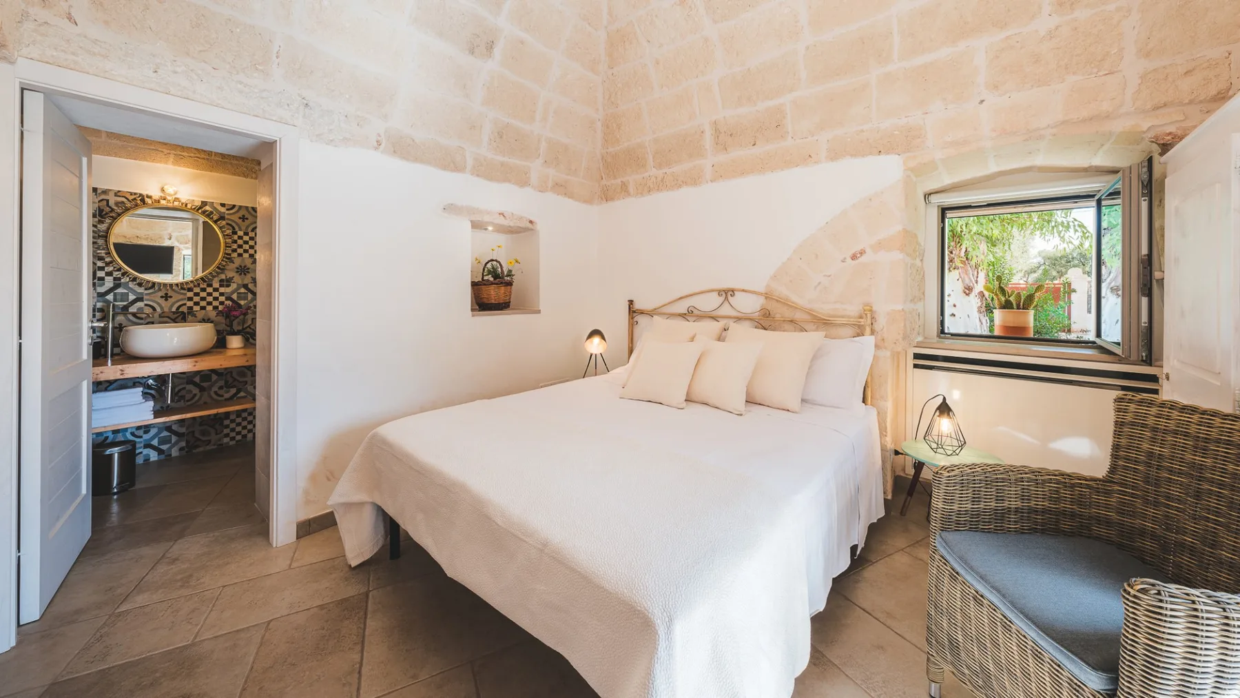 TRULLI BIANCAPETRA 8+2 - Puglia
