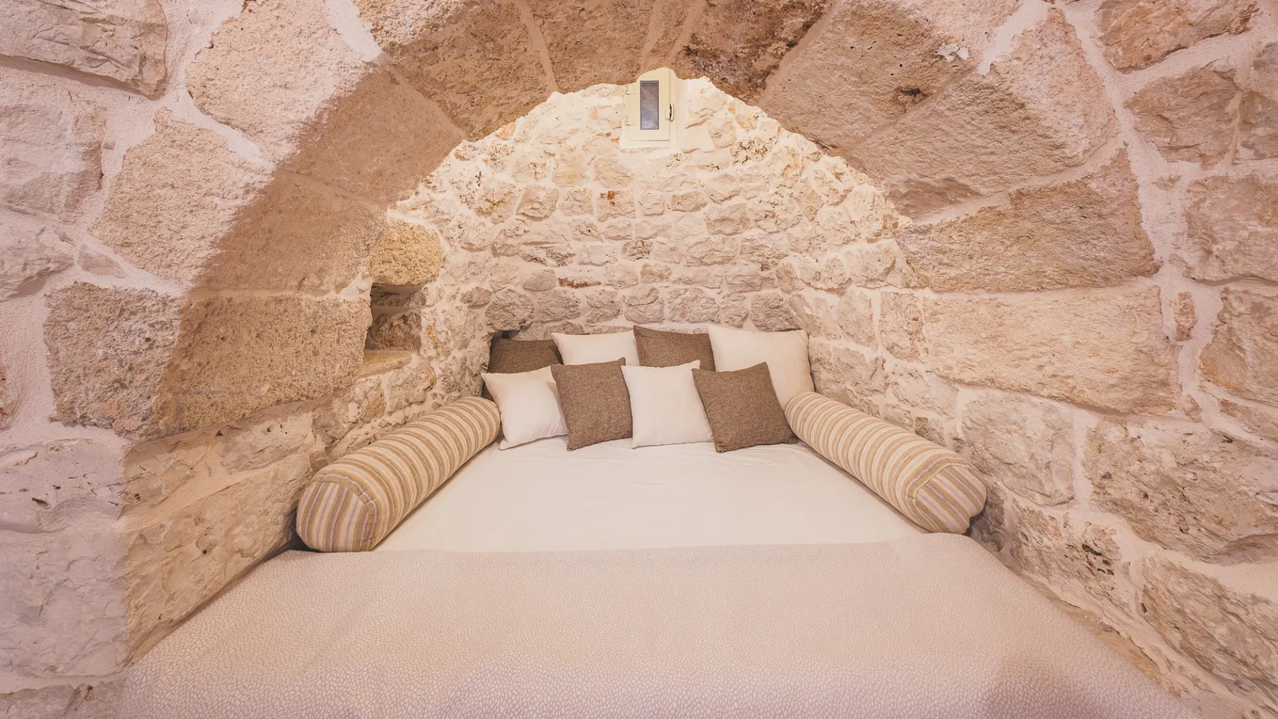 TRULLI BIANCAPETRA 8+2 - Puglia