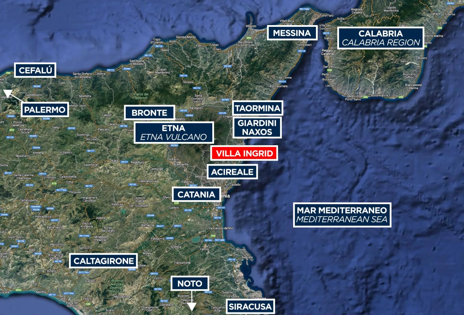 Un mapa satelital del este de Sicilia y la cercana Calabria, con localidades señaladas junto a la costa.