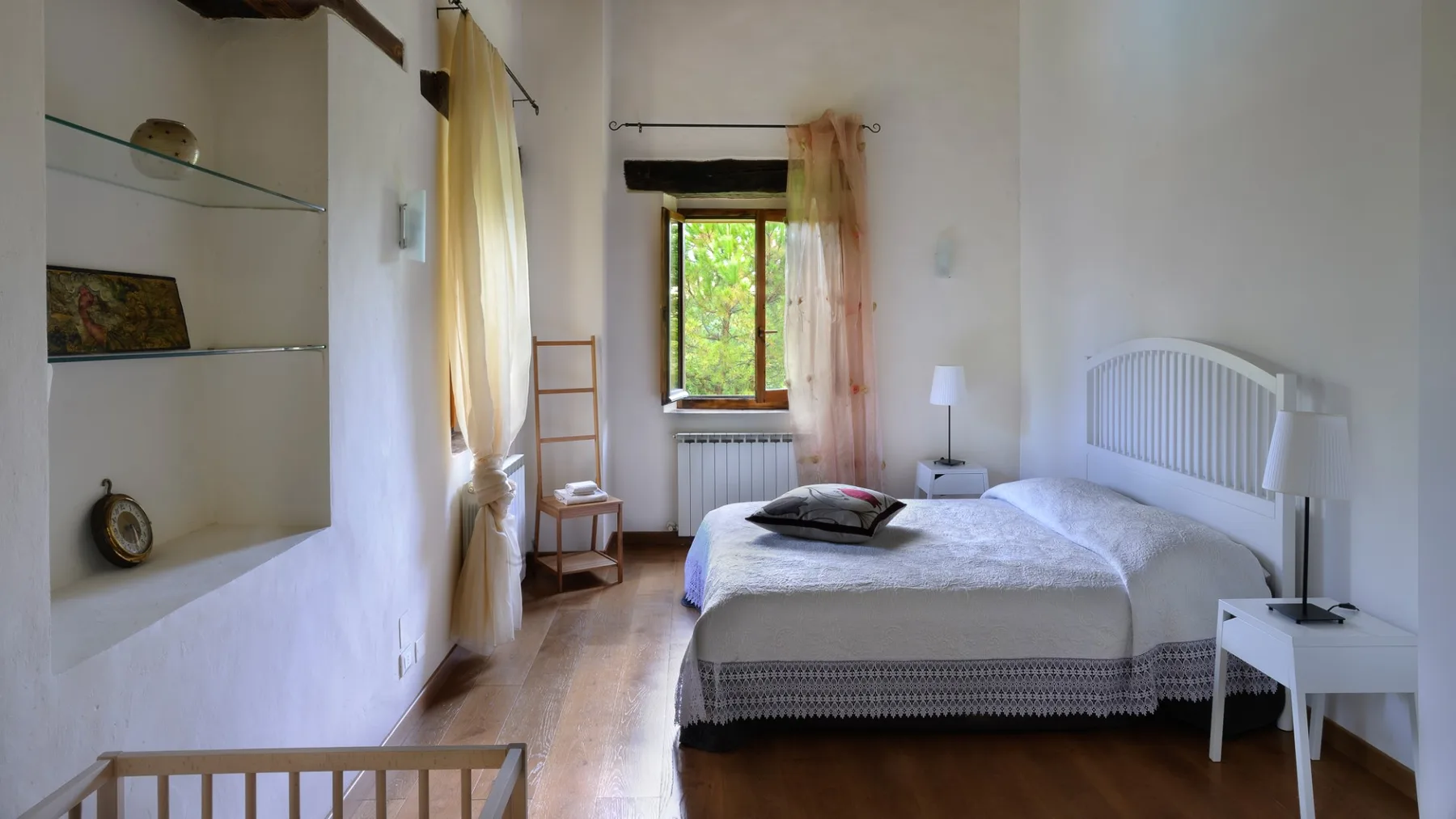LUCE TRA I FAGGI 8 - Marche