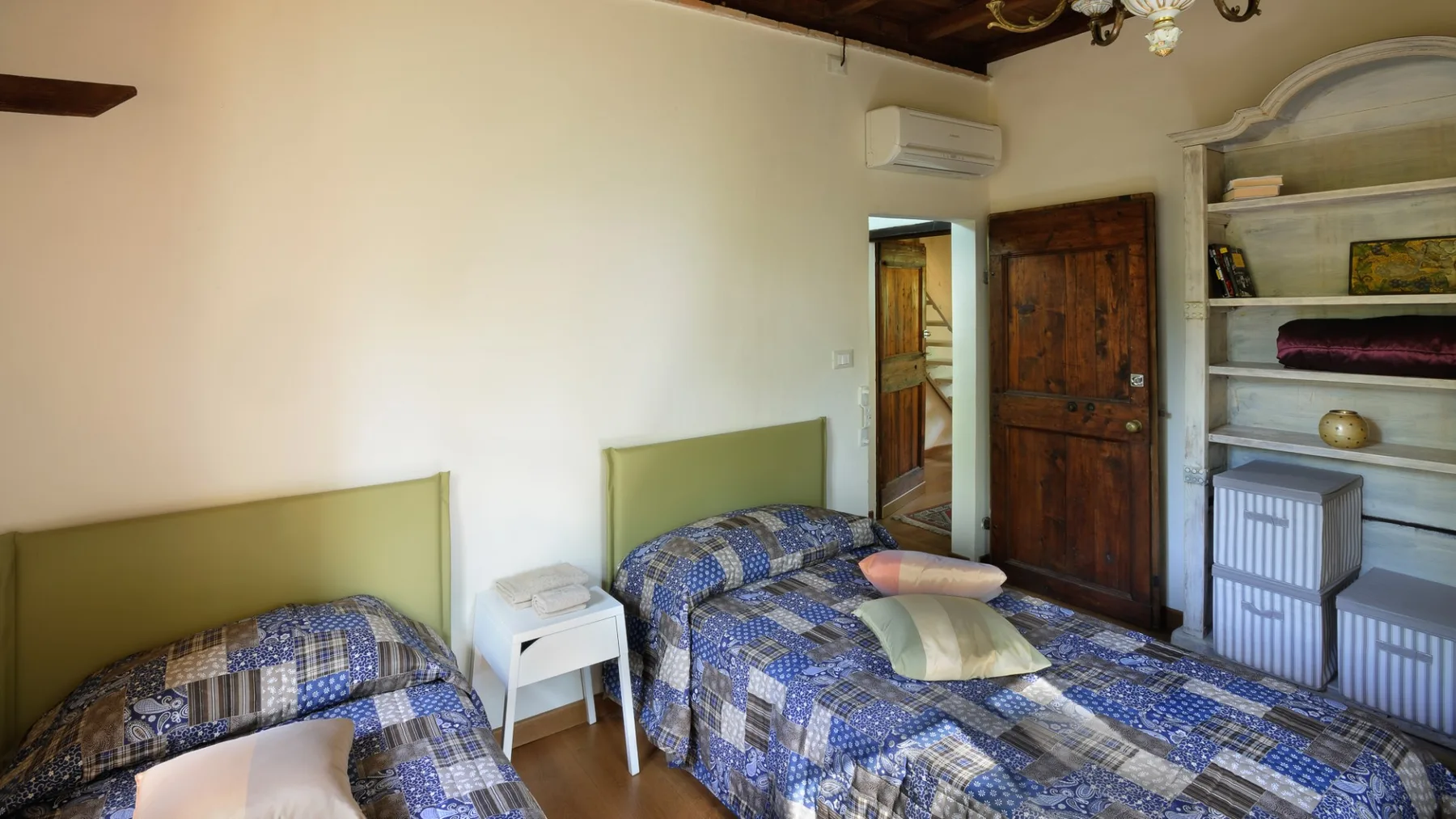 LUCE TRA I FAGGI 8 - Marche