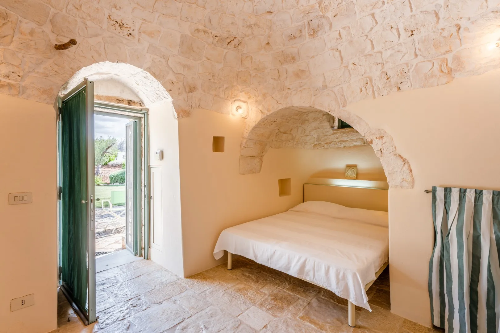 TRULLO MAGNIFICO 8 - Puglia