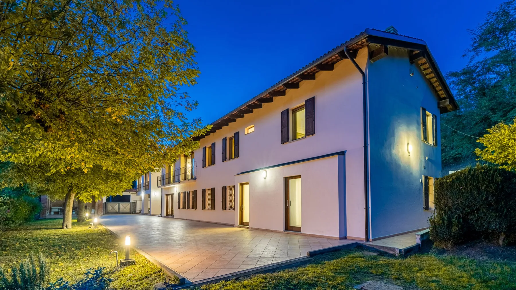 CASCINA LA VALLE 10+2 - Piedmont