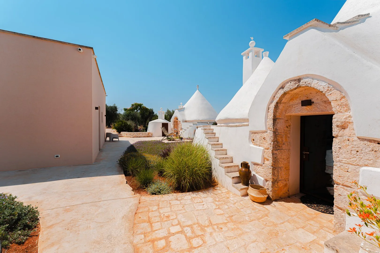 TRULLI FIORI DI MANDORLO 6 - Puglia
