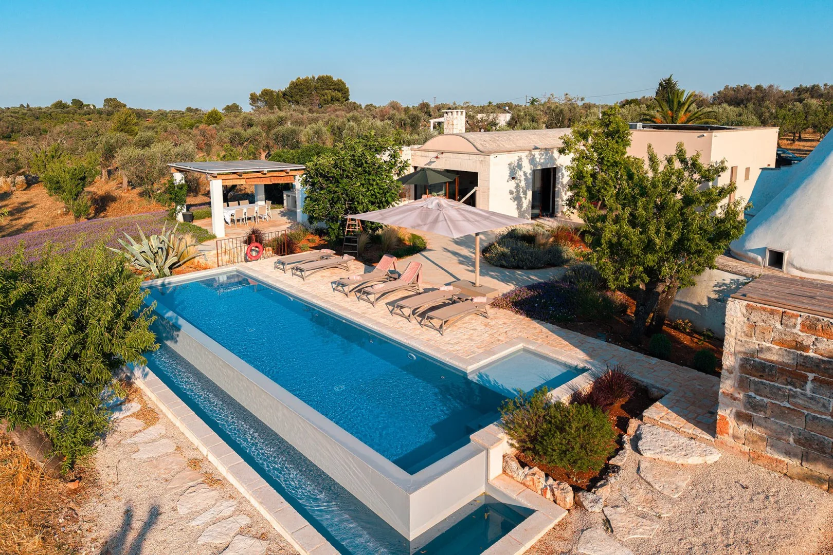 TRULLI FIORI DI MANDORLO 6 - Puglia