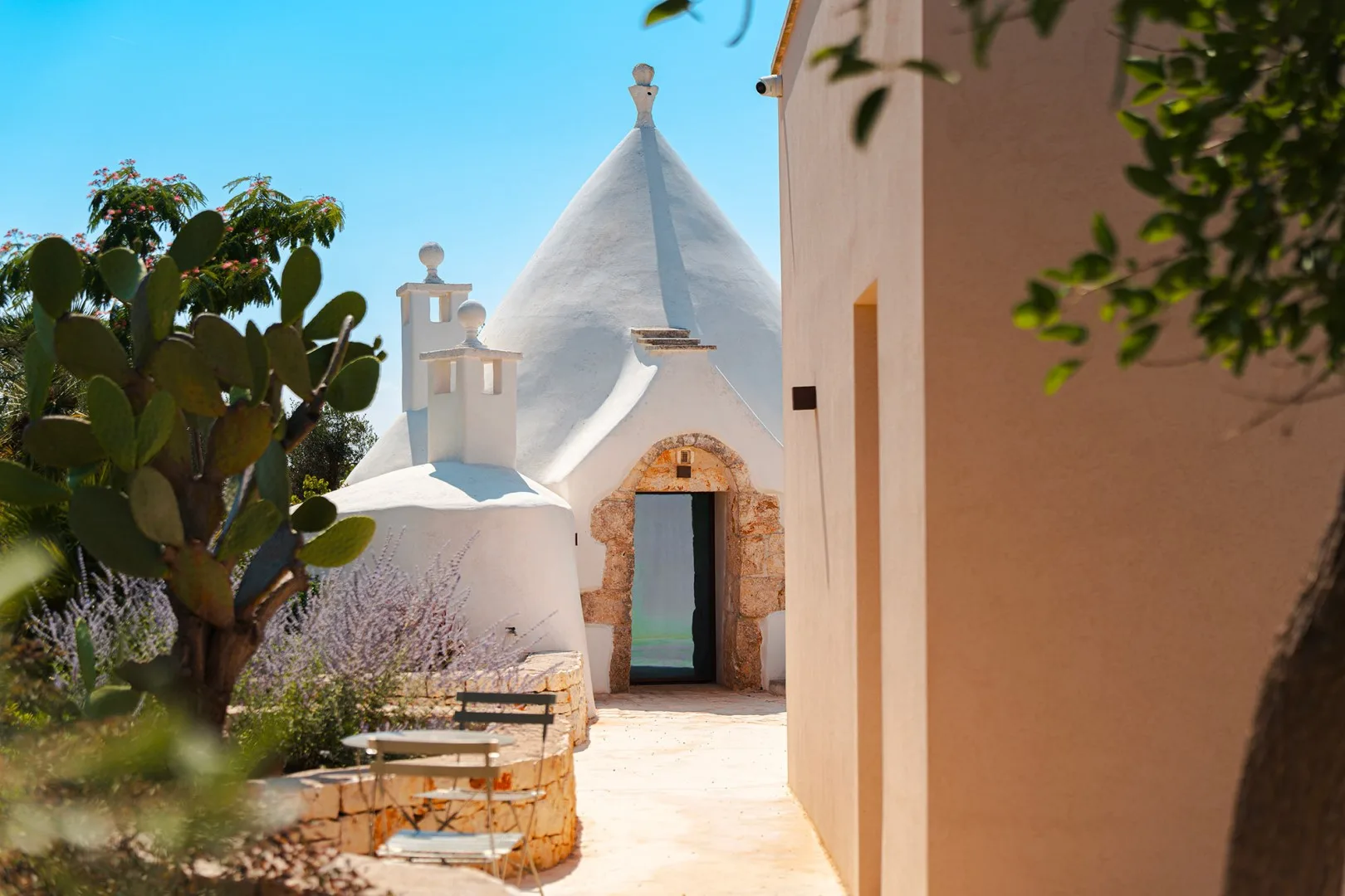 TRULLI FIORI DI MANDORLO 6 - Puglia