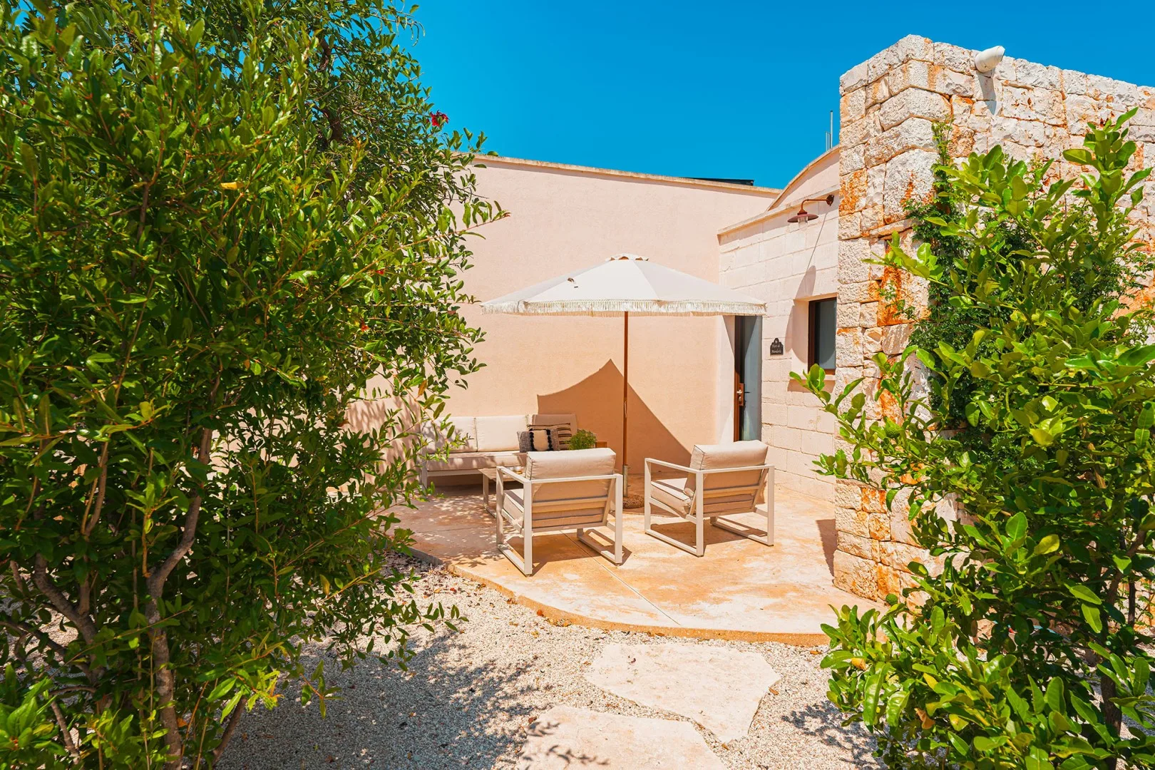 TRULLI FIORI DI MANDORLO 6 - Puglia