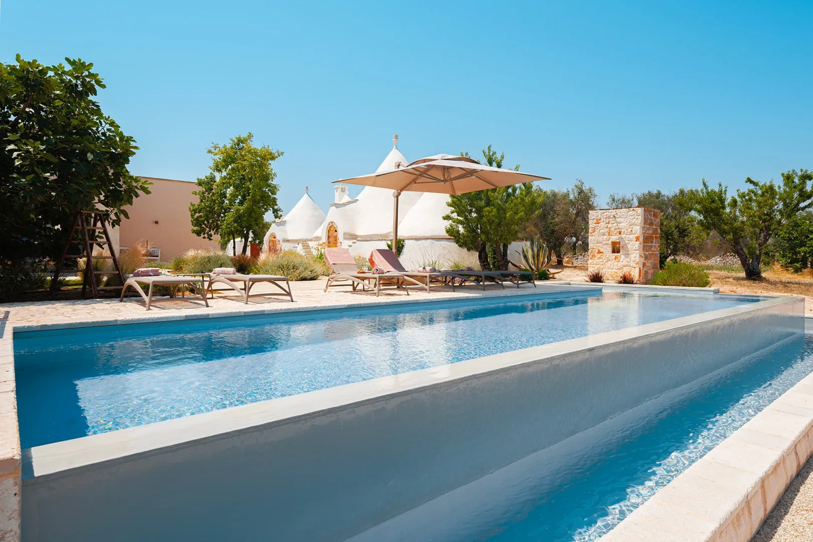 TRULLI FIORI DI MANDORLO 6 - Puglia
