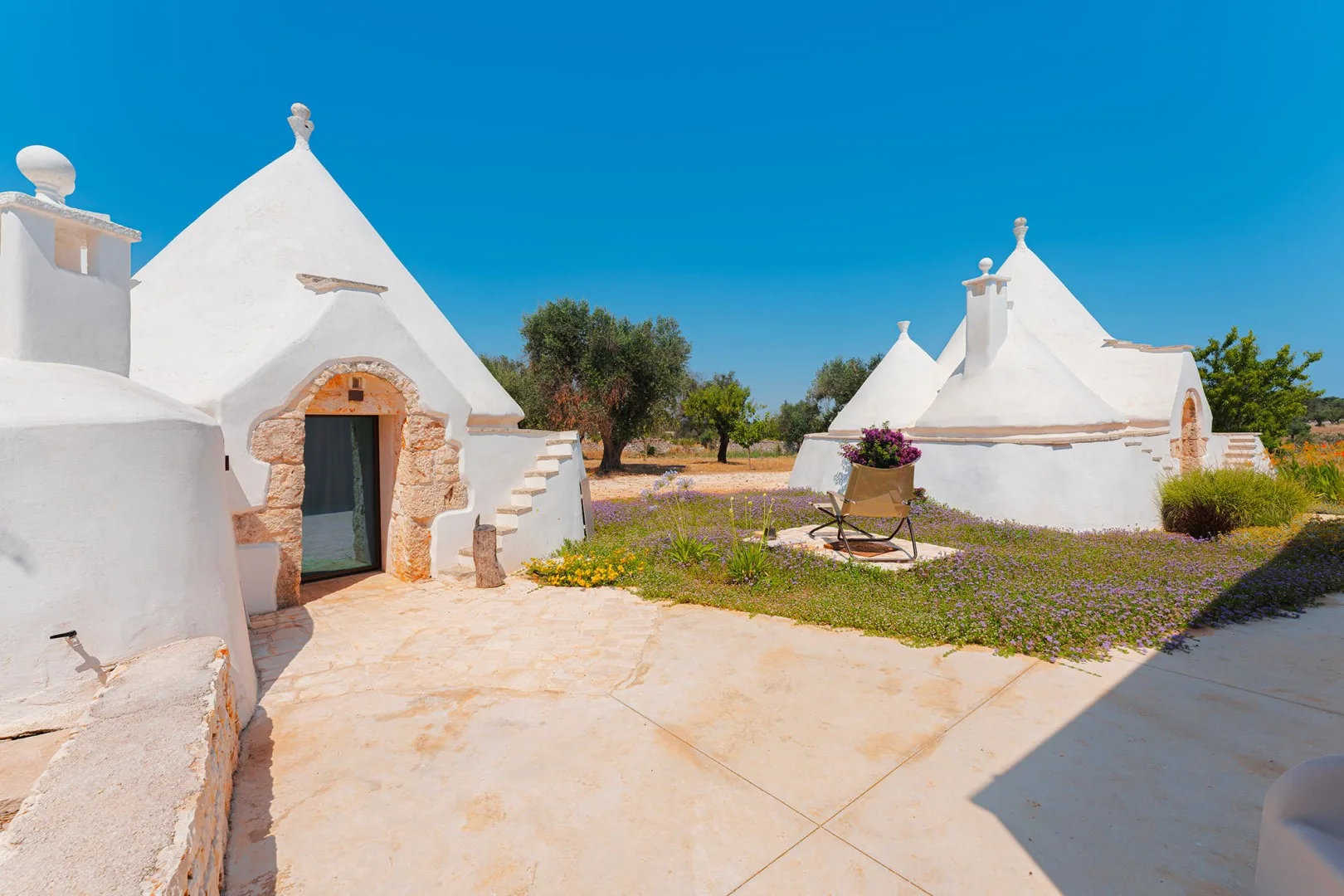 TRULLI FIORI DI MANDORLO 6 - Puglia