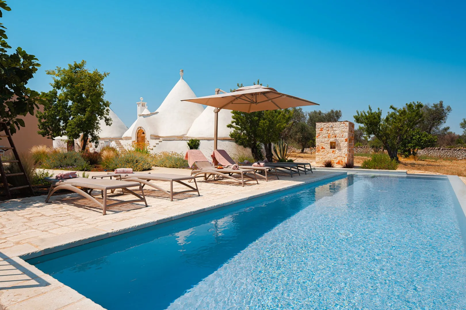 TRULLI FIORI DI MANDORLO 6 - Puglia
