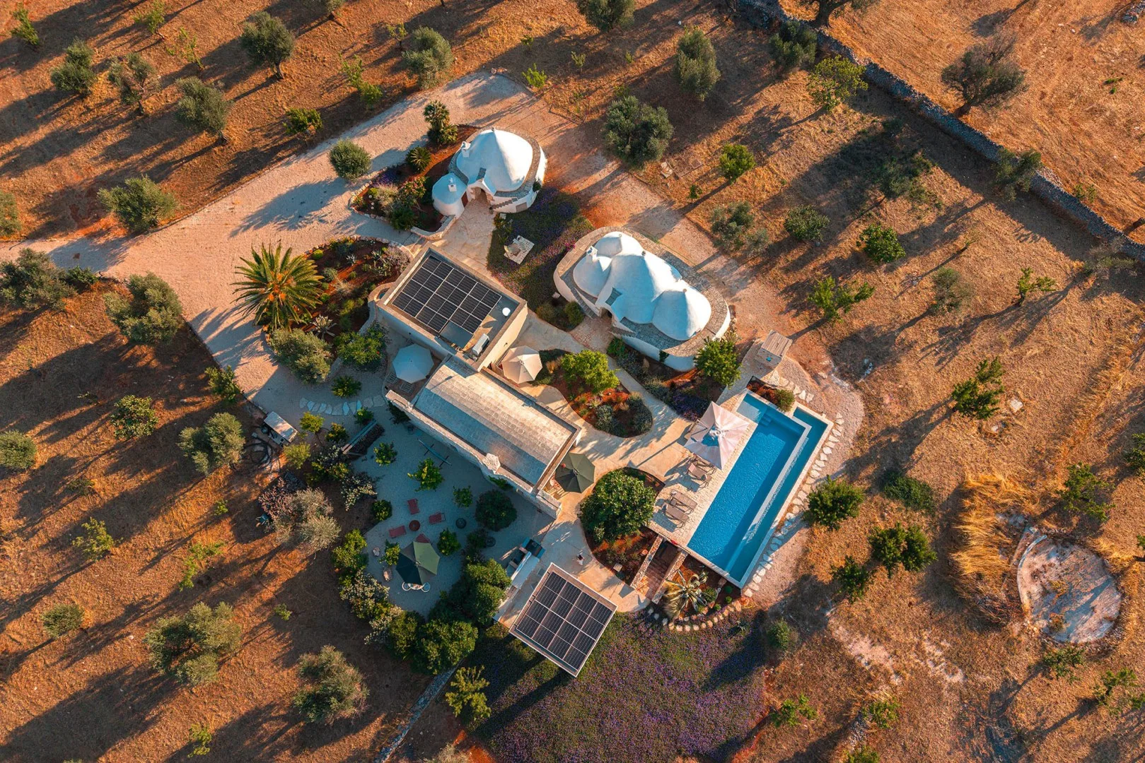 TRULLI FIORI DI MANDORLO 6 - Puglia