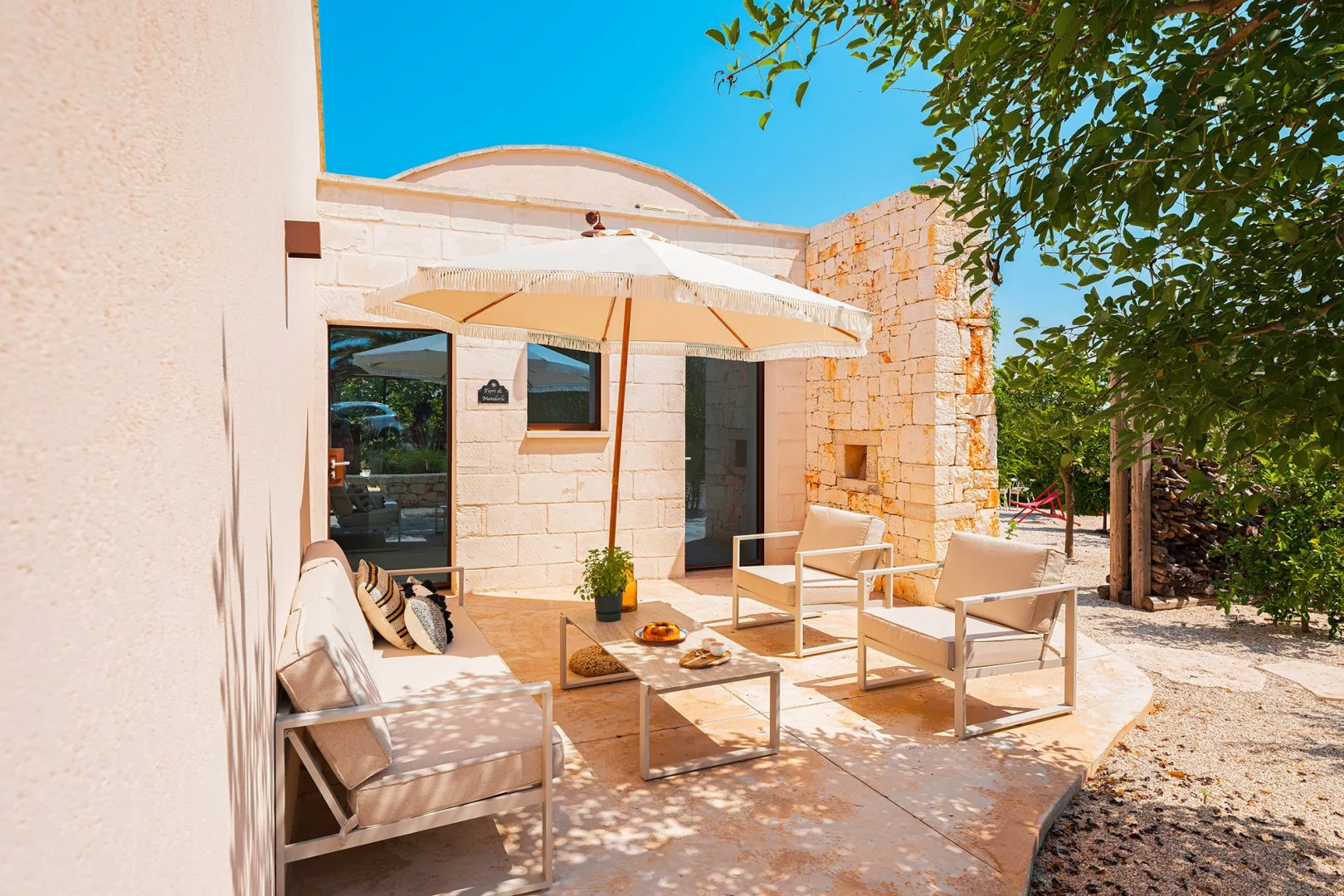 TRULLI FIORI DI MANDORLO 6 - Puglia