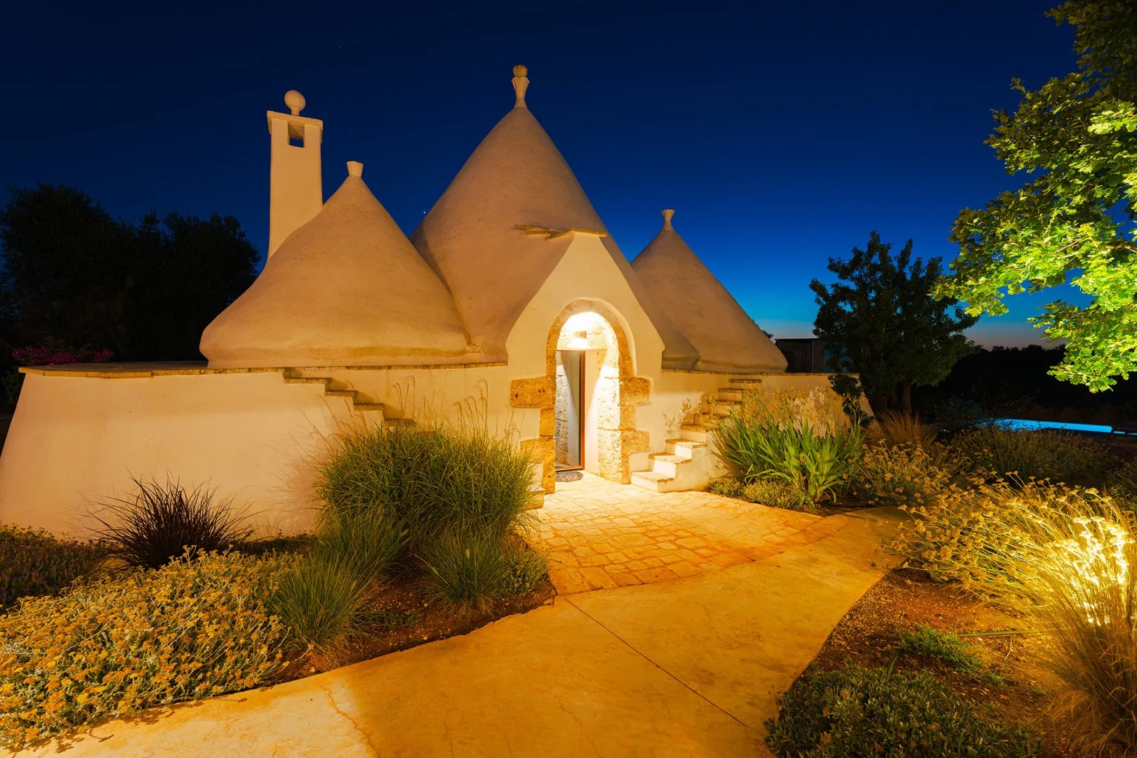 TRULLI FIORI DI MANDORLO 6 - Puglia