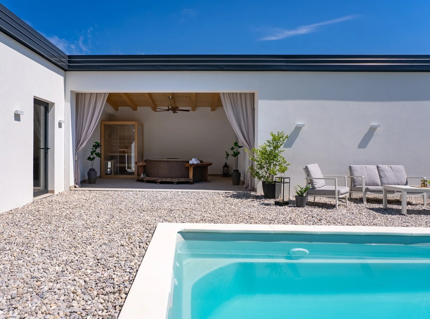 New! Villa Ellamar