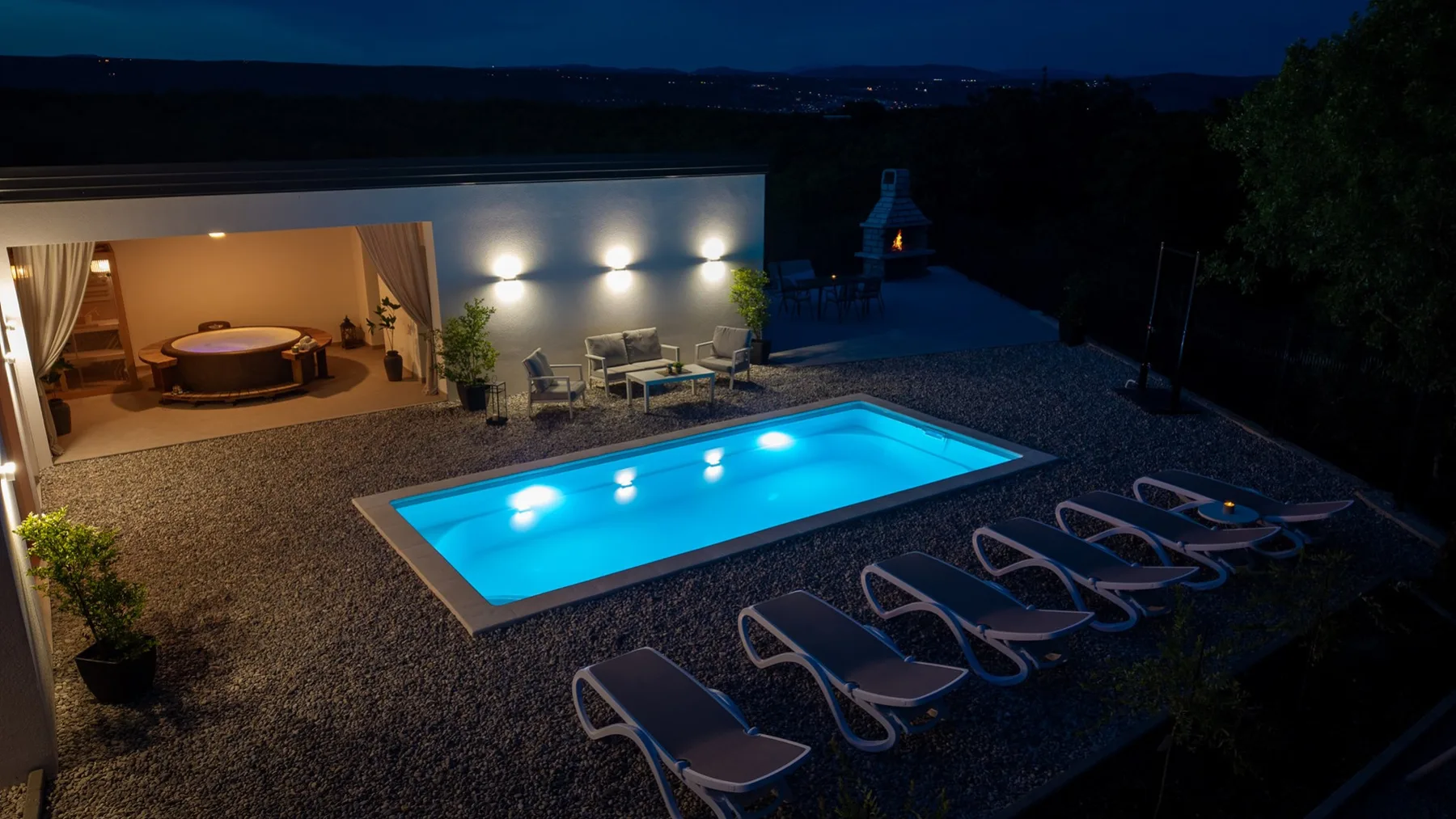 New! Villa Ellamar