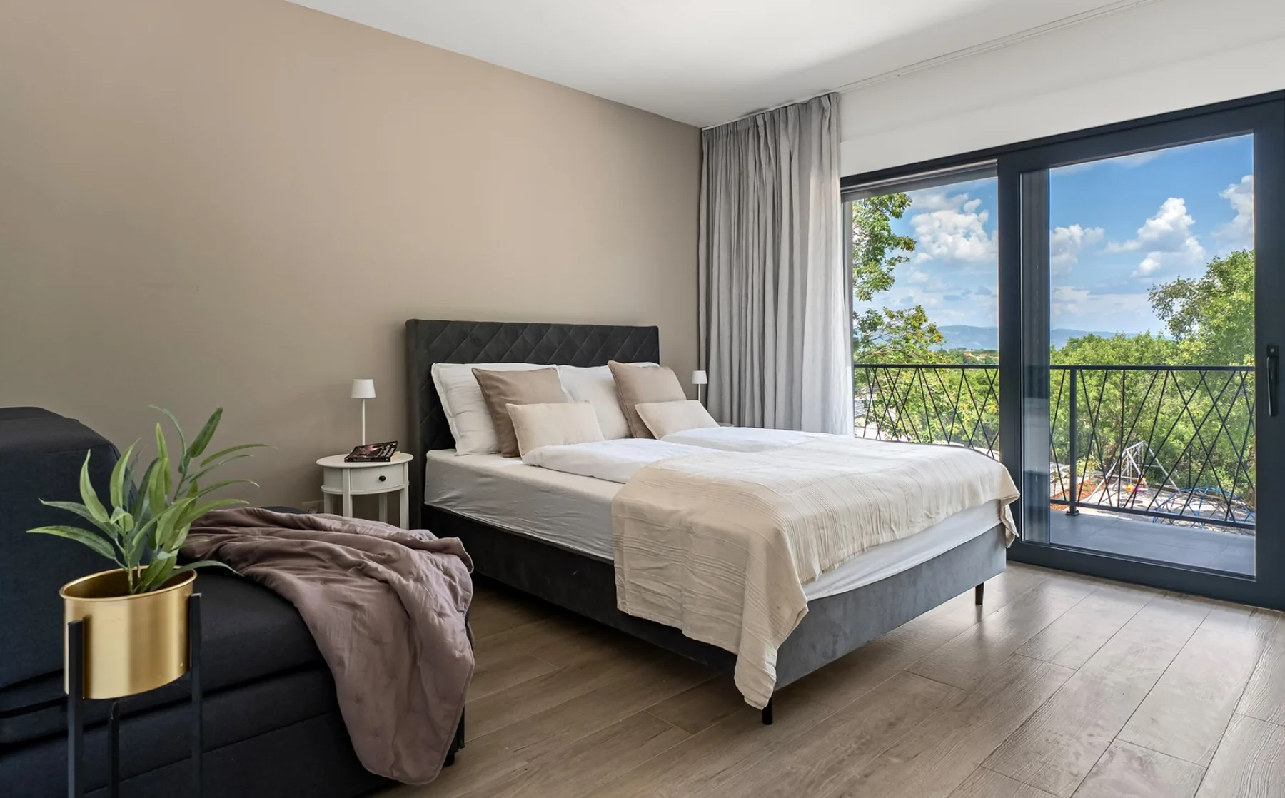 New! Villa Ellamar