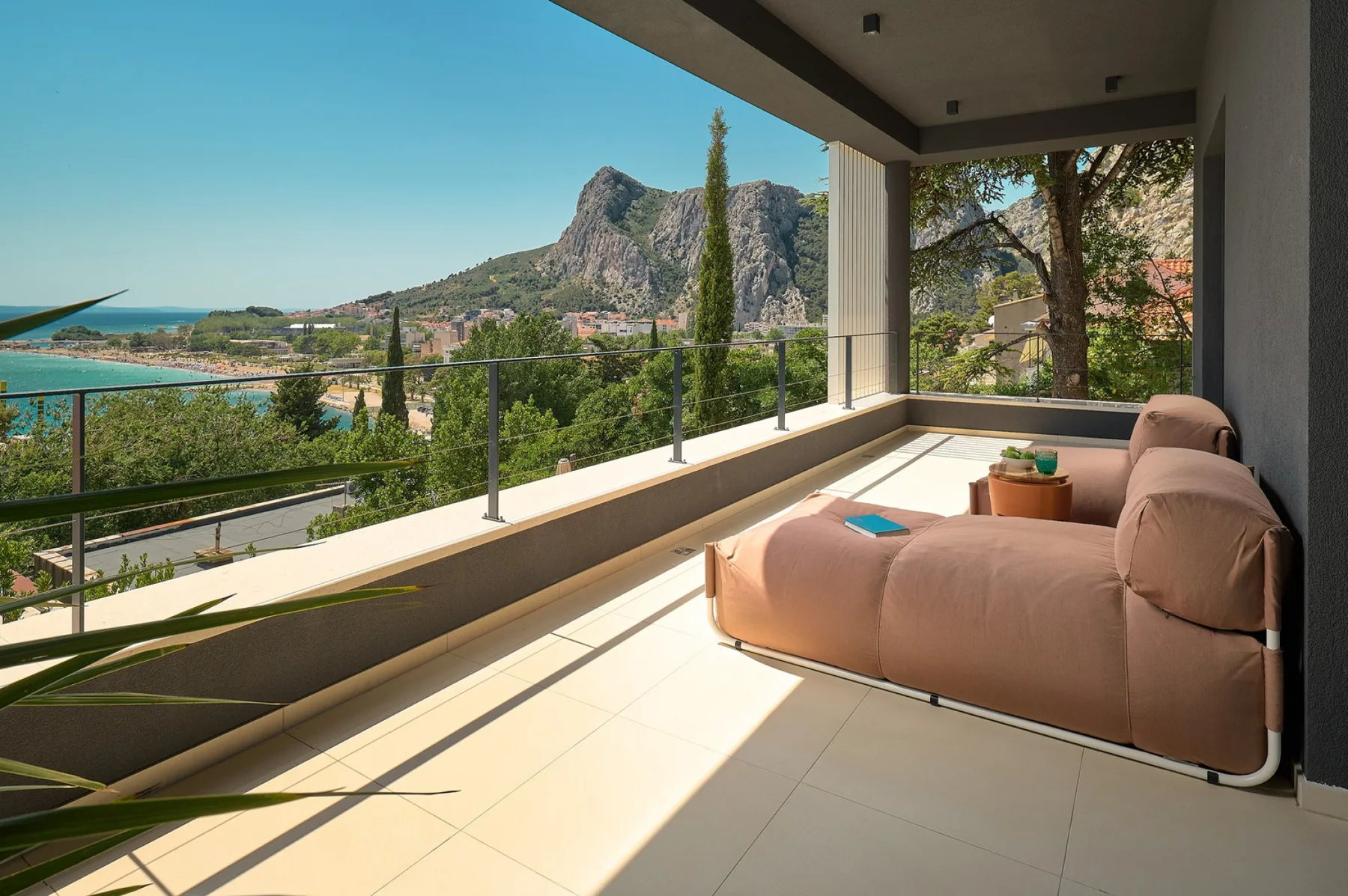 Seaview Villa Flora