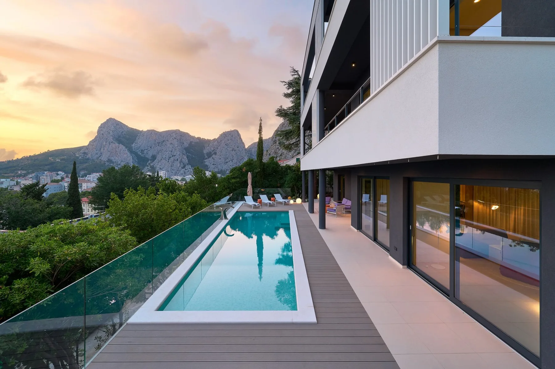 Seaview Villa Flora