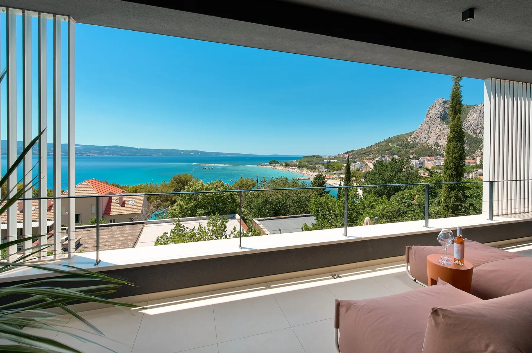 Seaview Villa Flora