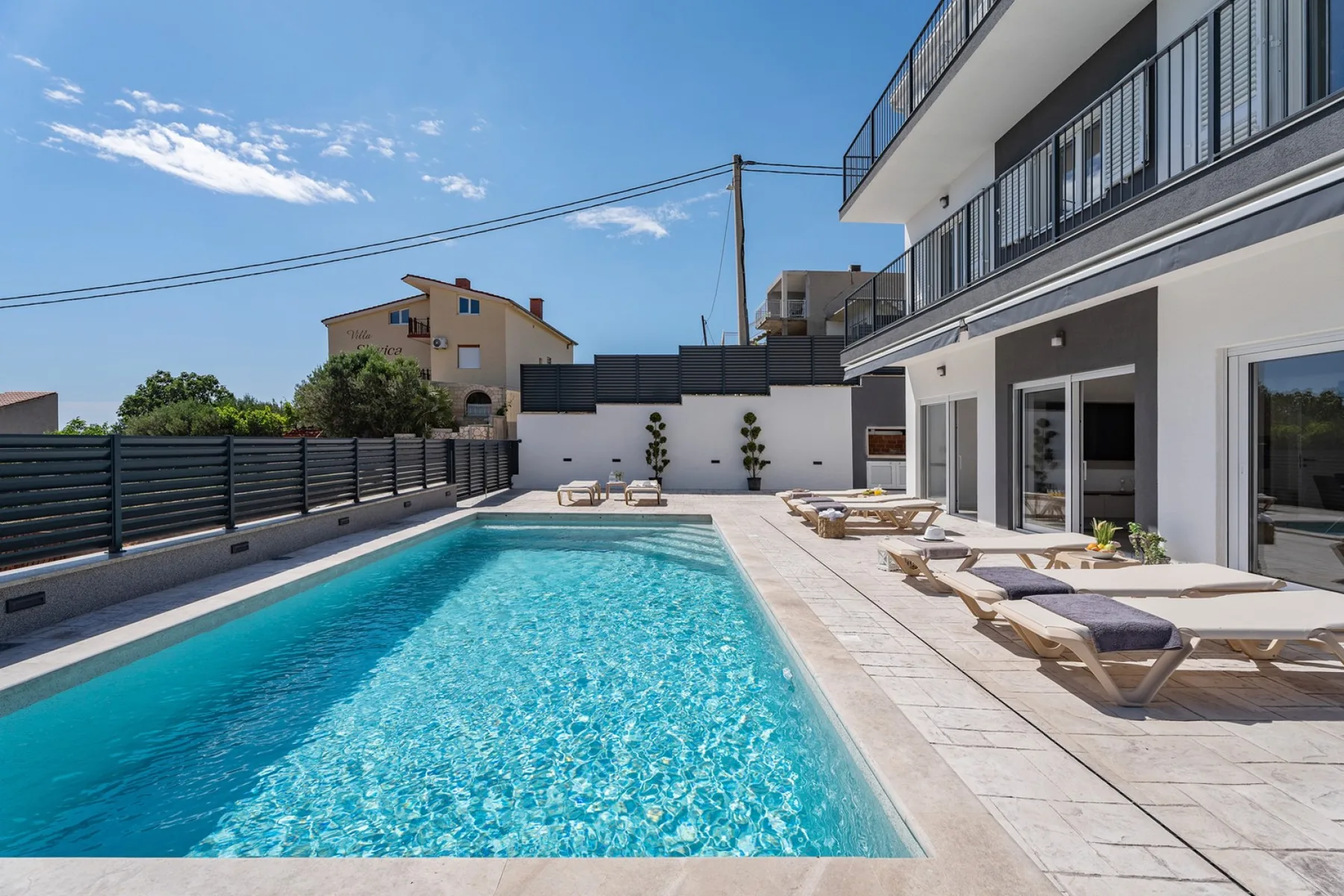 Villa MI