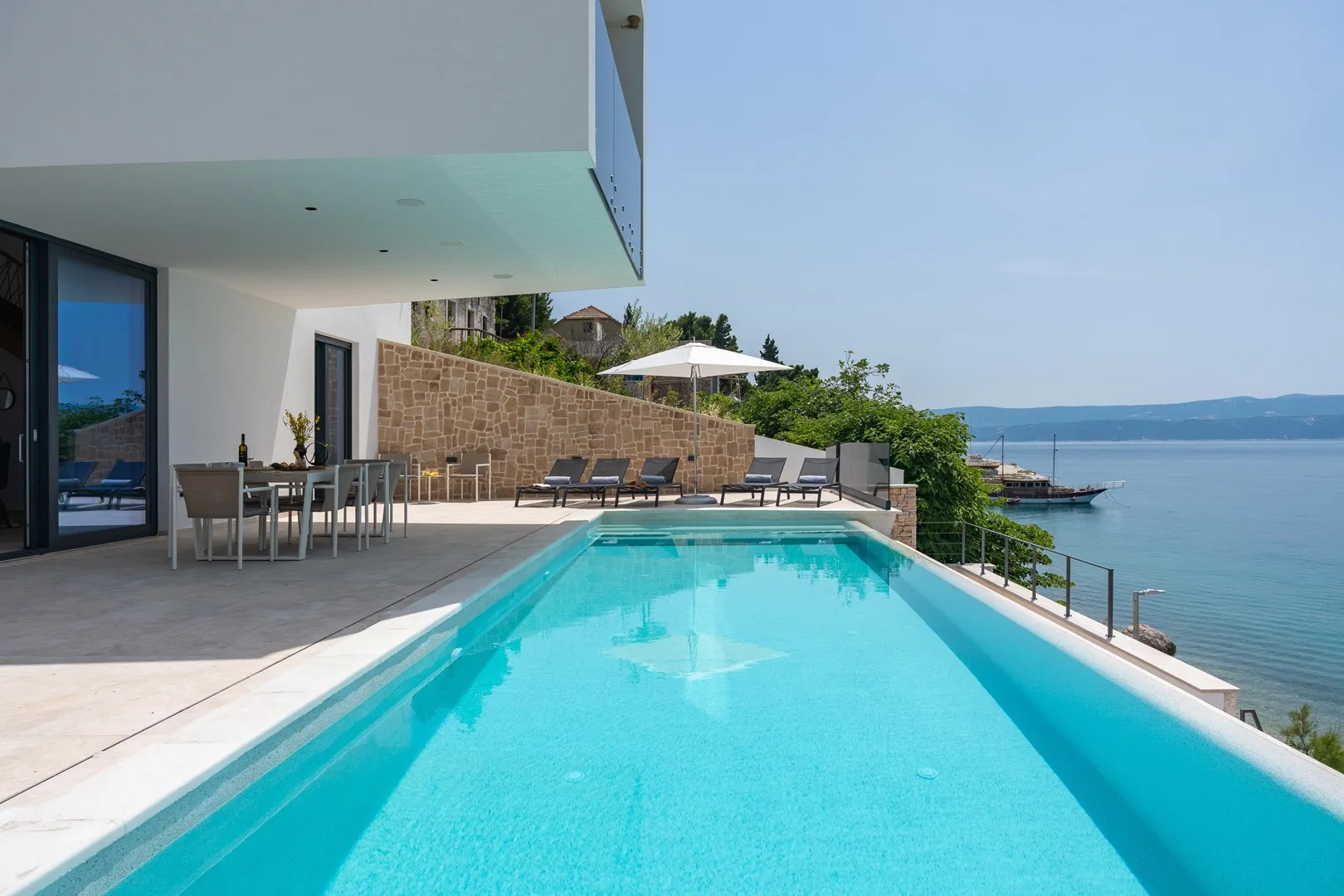 Seafront Villa Nina
