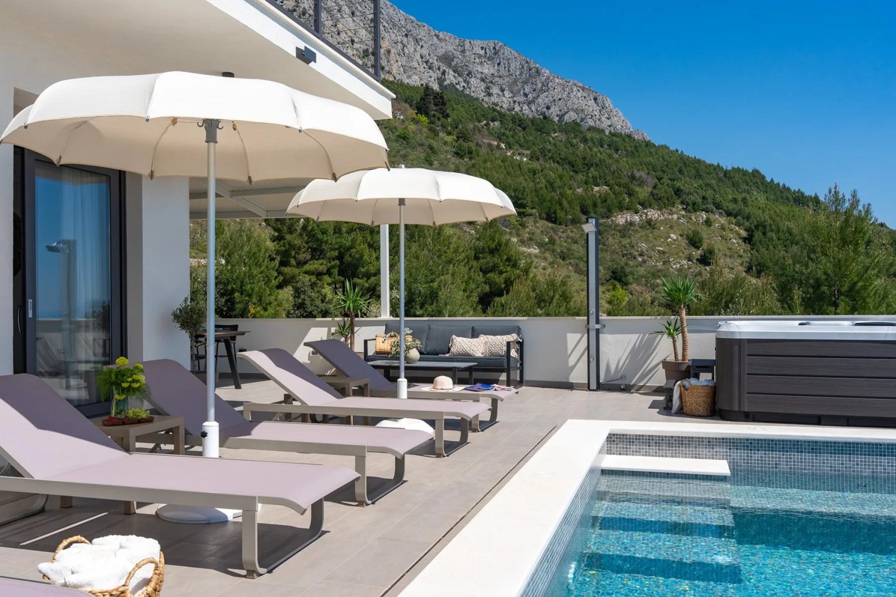 Seaview Villa Aria