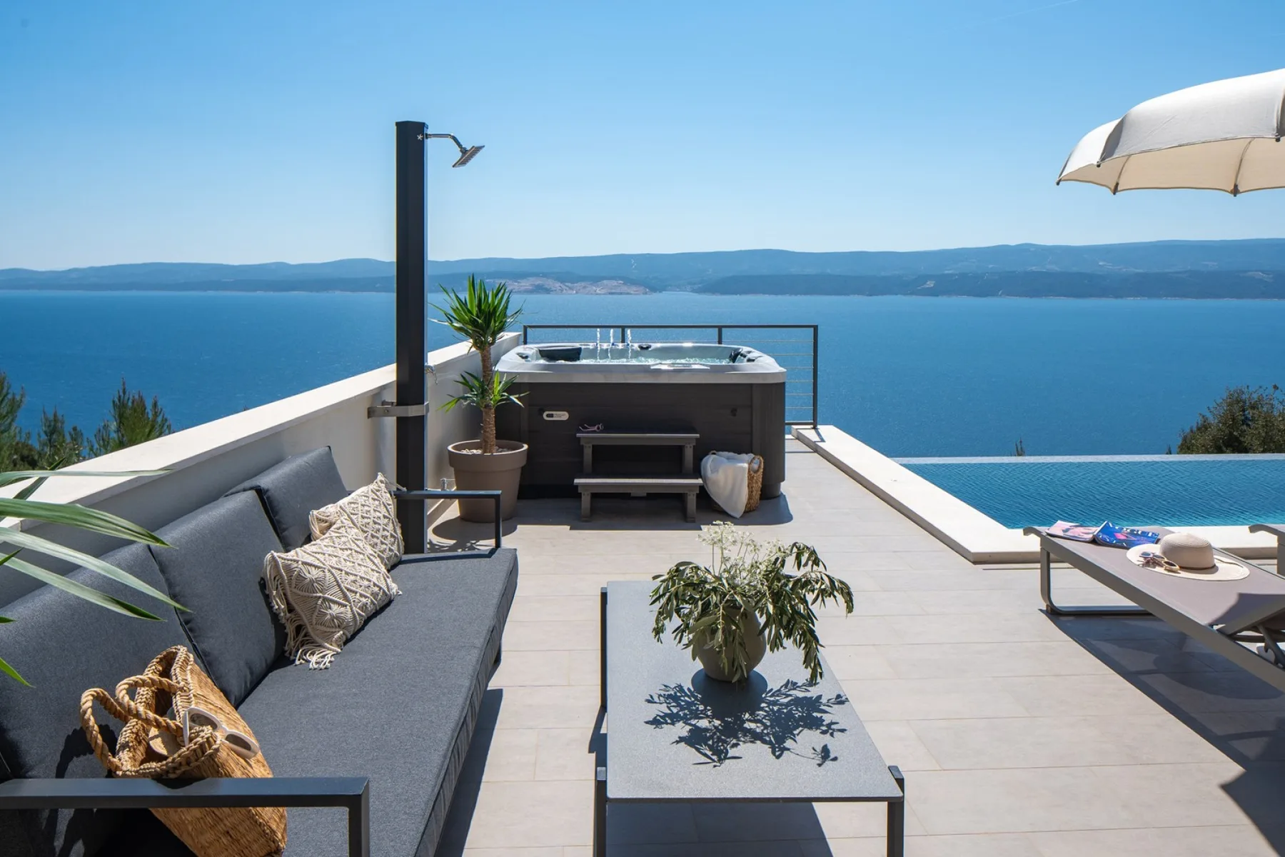 Seaview Villa Aria