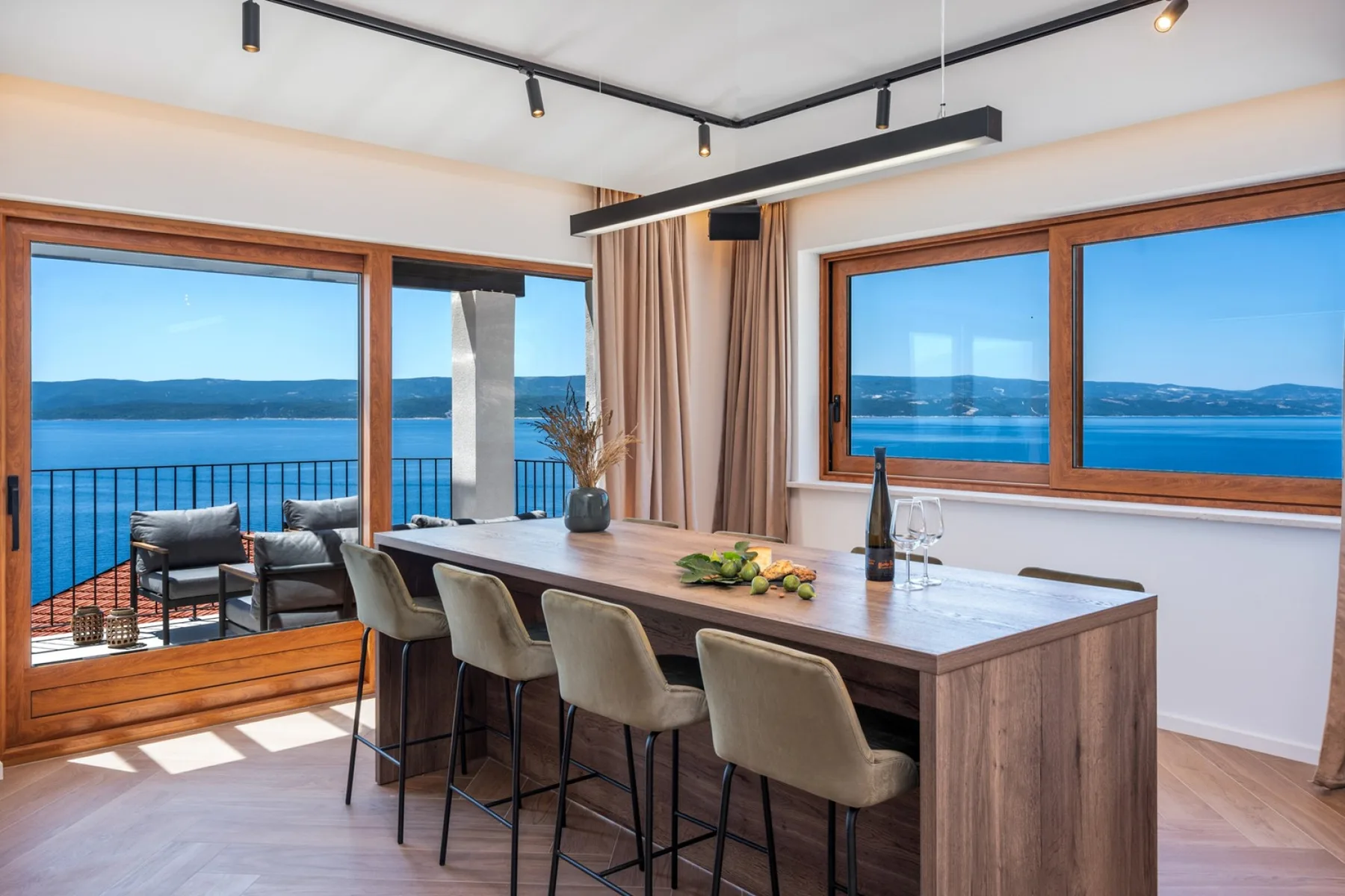 Seaview Villa Dattero