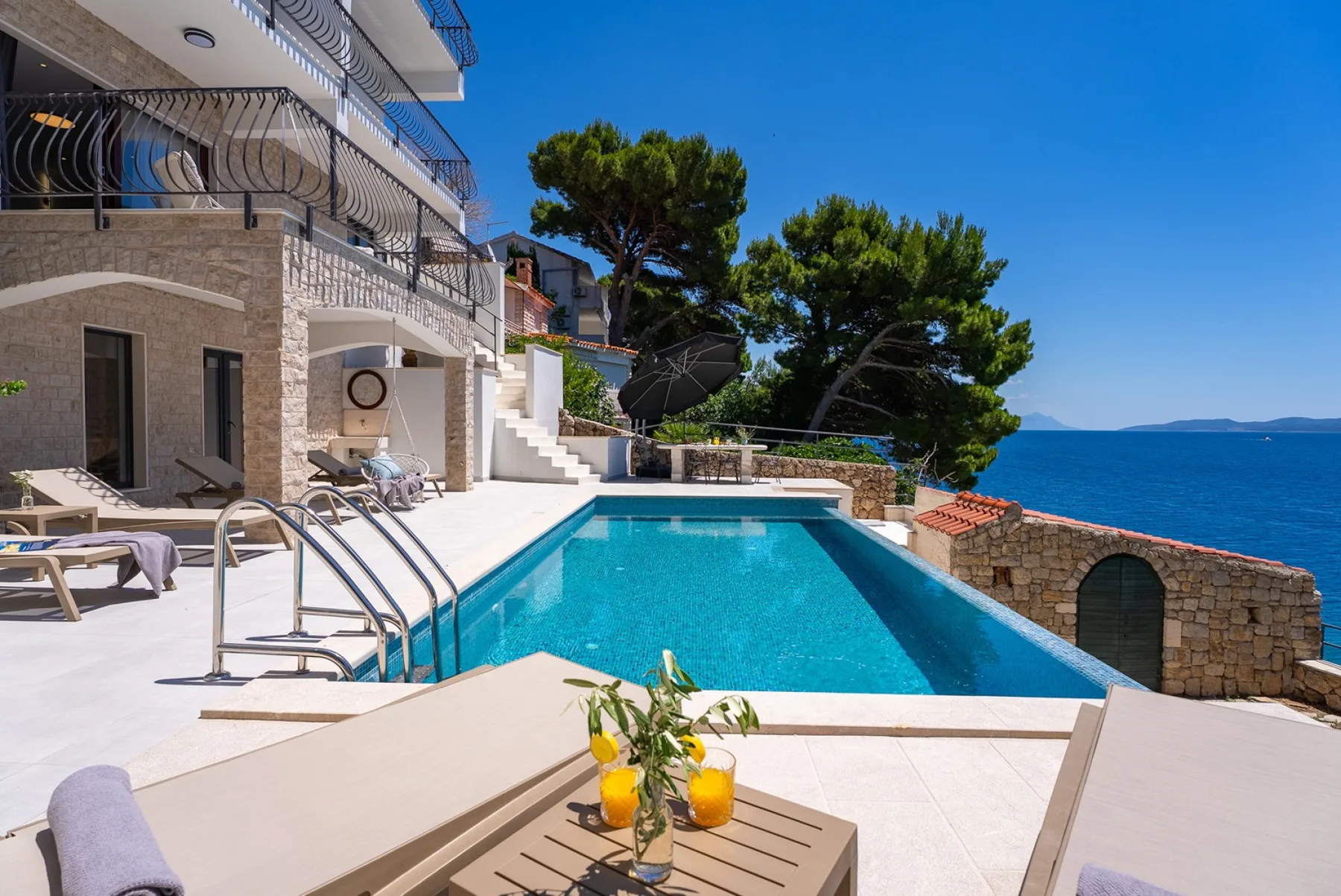 Beachfront Villa Nino