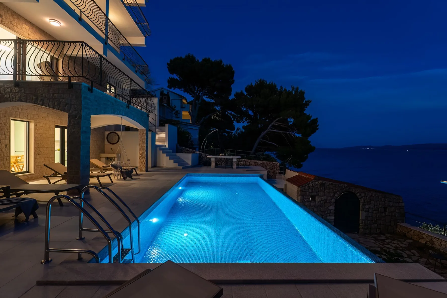 Beachfront Villa Nino
