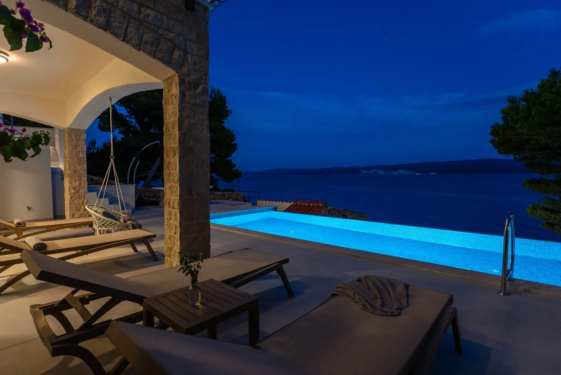 Beachfront Villa Nino