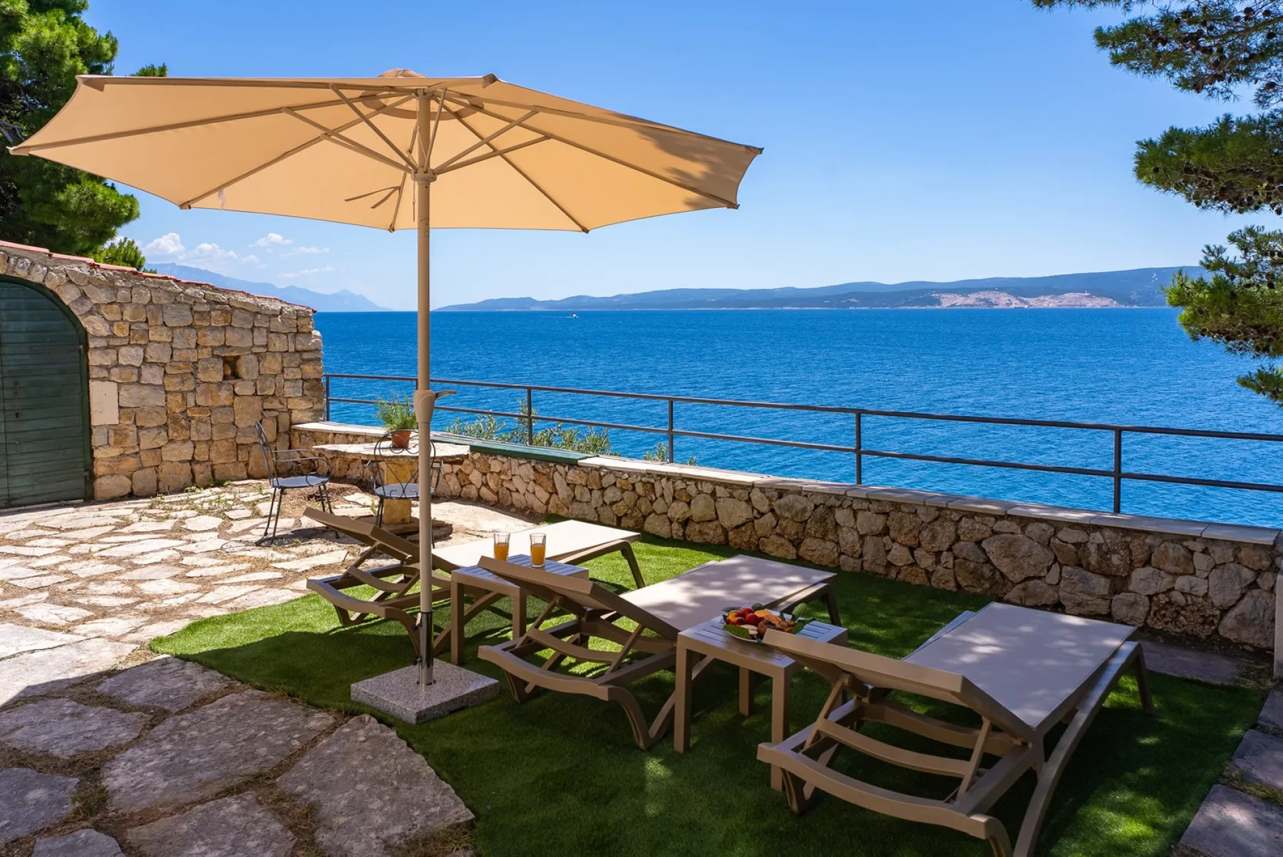 Beachfront Villa Nino