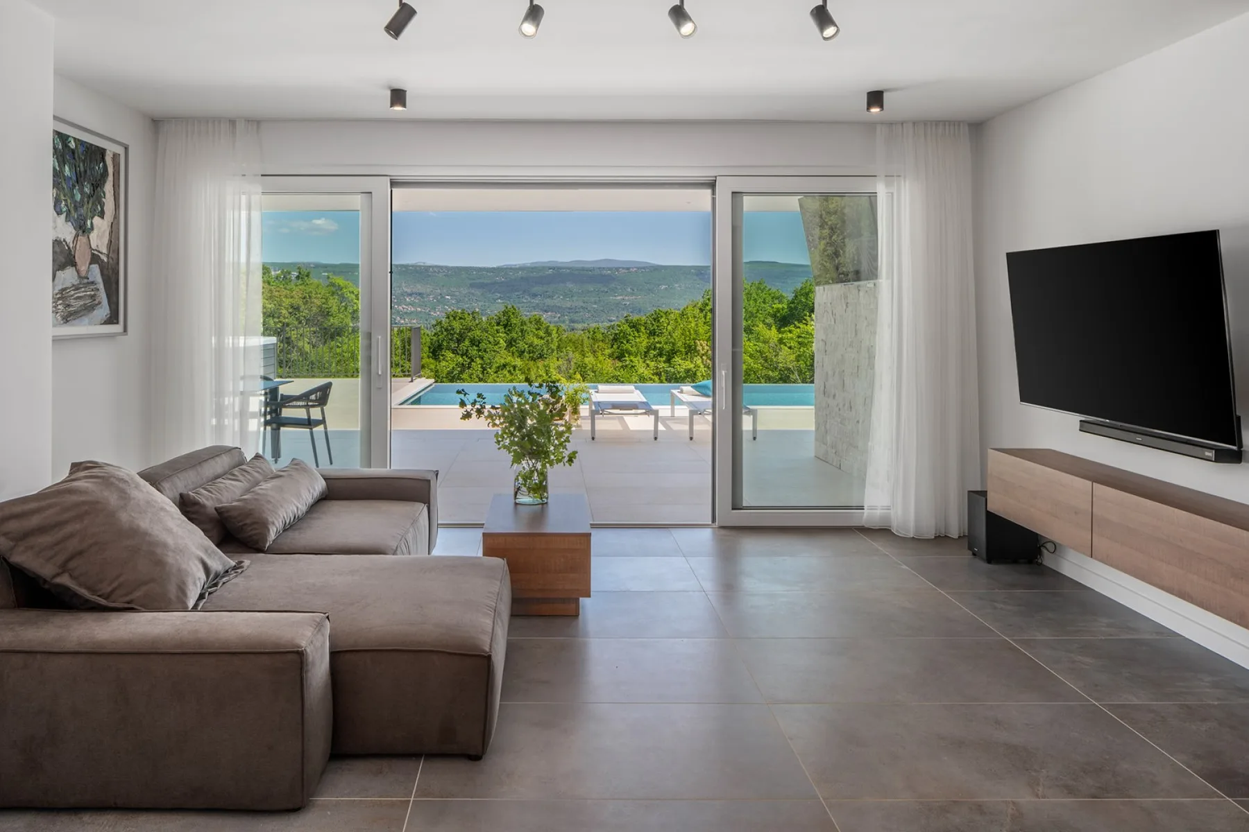 Villa Hillside Gem