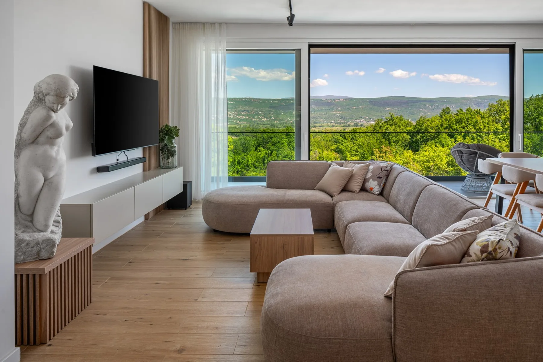 Villa Hillside Gem