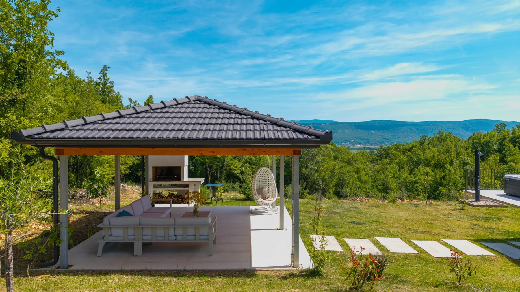Villa Hillside Gem