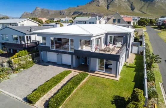 164 Beach Road | Luxury Family Villa in Kleinmond