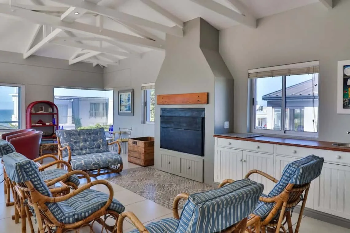 164 Beach Road | Luxury Family Villa in Kleinmond