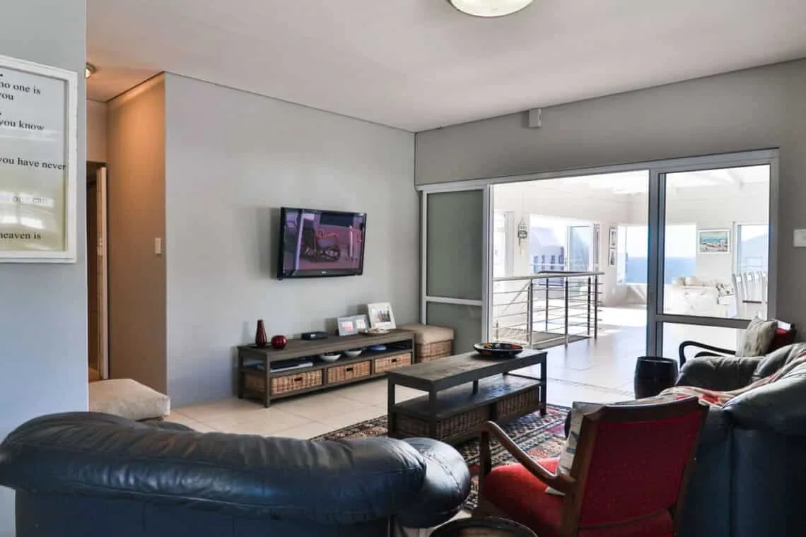 164 Beach Road | Luxury Family Villa in Kleinmond