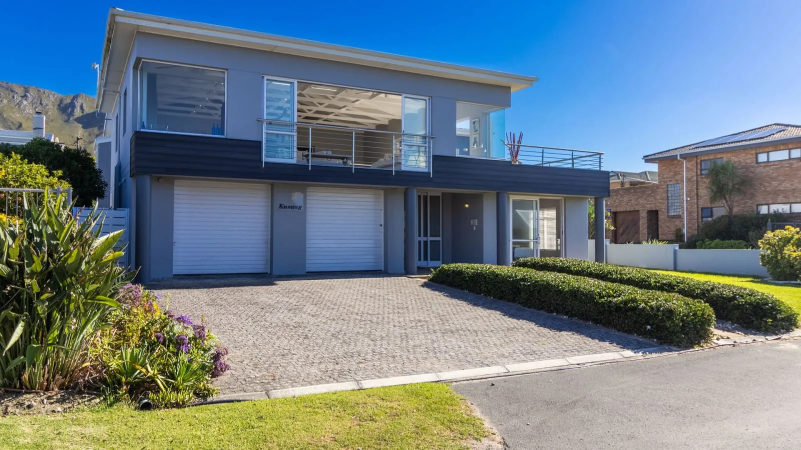 164 Beach Road | Luxury Family Villa in Kleinmond