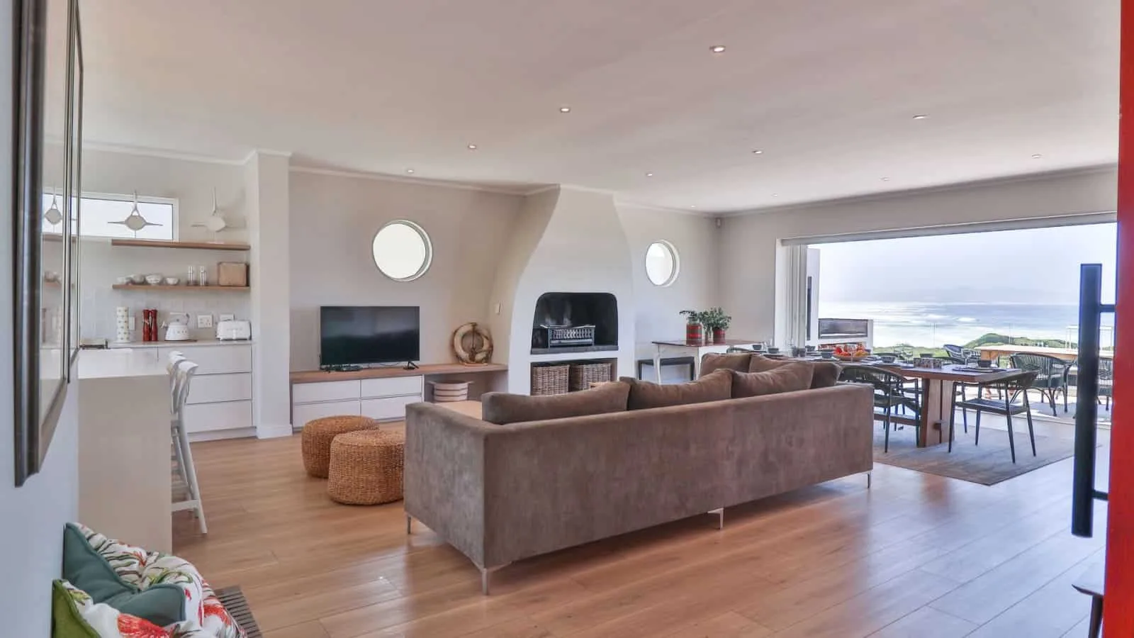 34 Mossel River 12 | Elegant Hermanus Villa & Pool