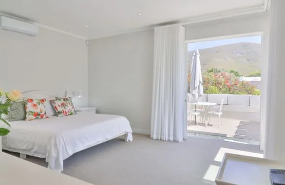 34 Mossel River 12 | Elegant Hermanus Villa & Pool