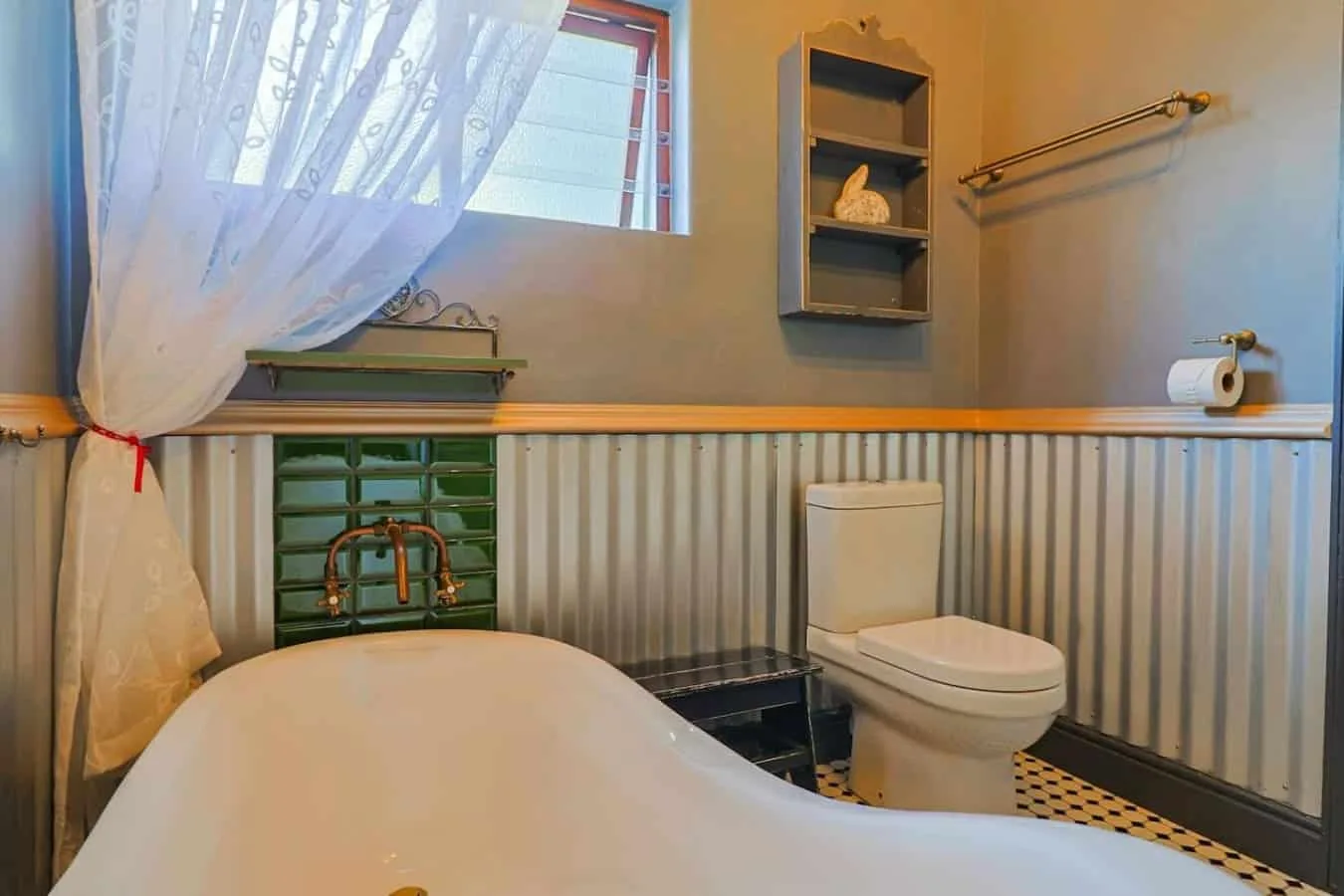 Bietjie Sjiek | Charming Coastal Escape Kleinmond