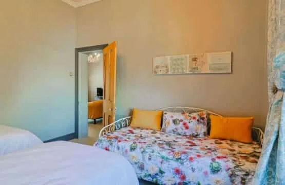 Bietjie Sjiek | Charming Coastal Escape Kleinmond