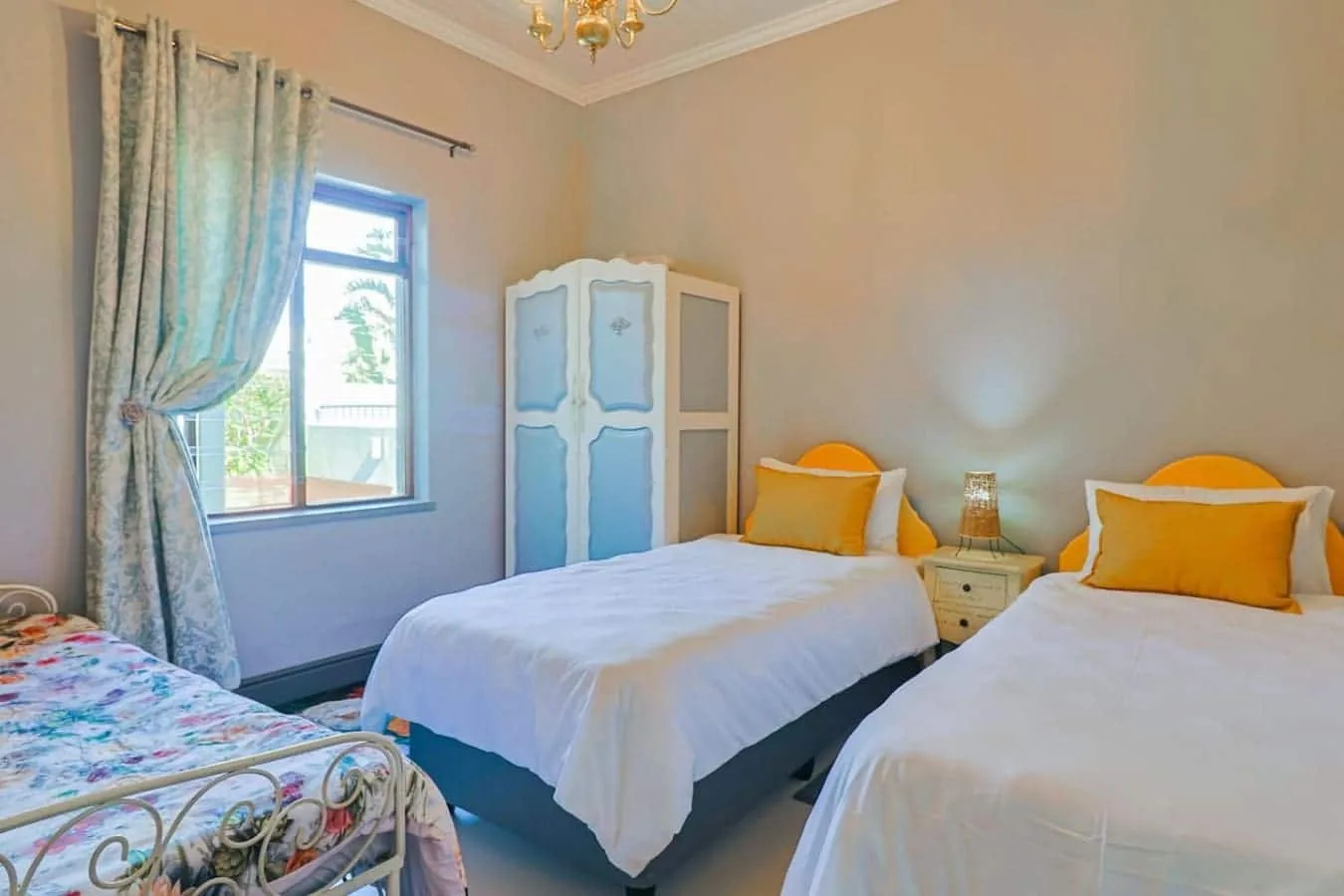 Bietjie Sjiek | Charming Coastal Escape Kleinmond