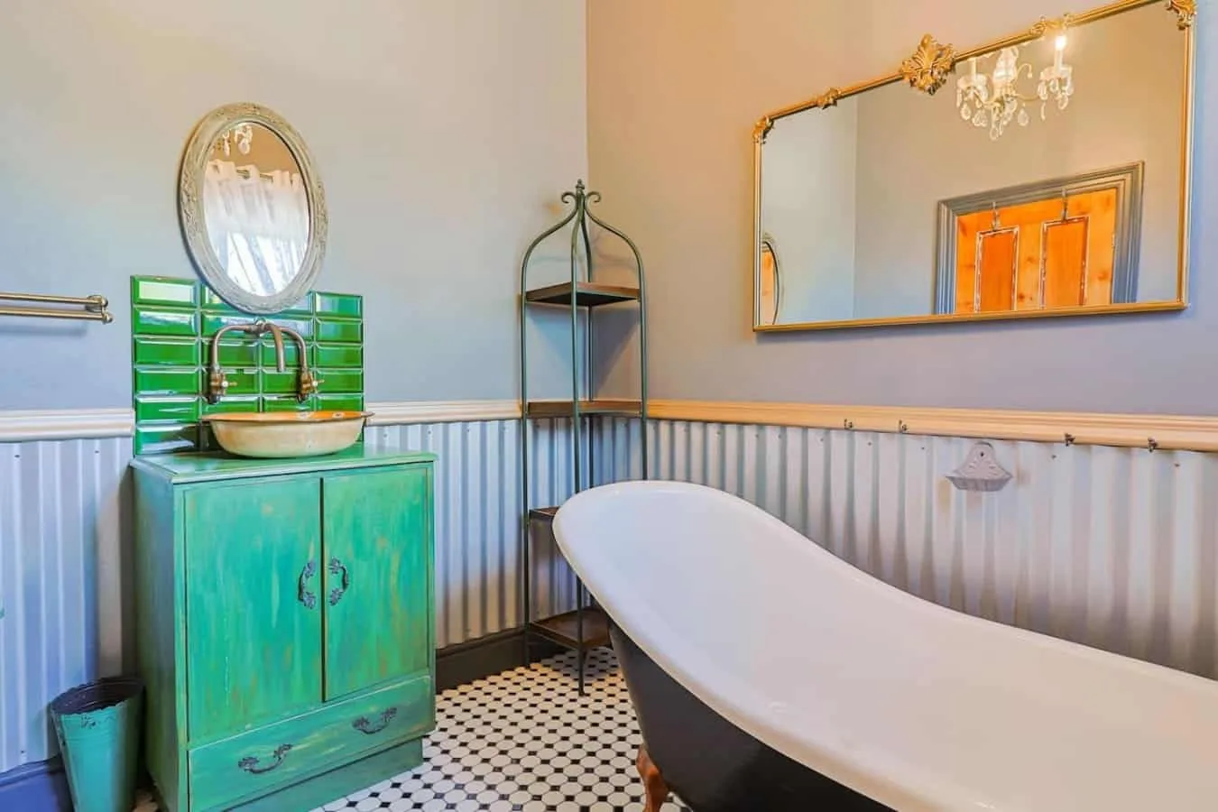 Bietjie Sjiek | Charming Coastal Escape Kleinmond